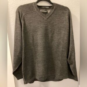 Michael Brandon Men’s V Neck Sweater  Long Sleeves Size Medium